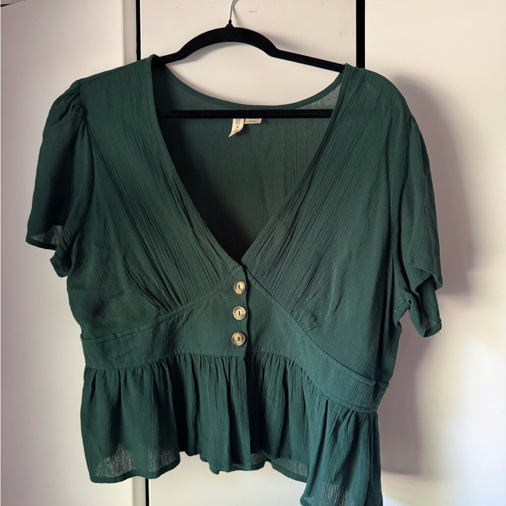 Sky and Sparrow Green Short Sleeve Peplum Blouse